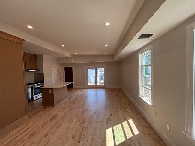 873 E 4th St, Unit 3