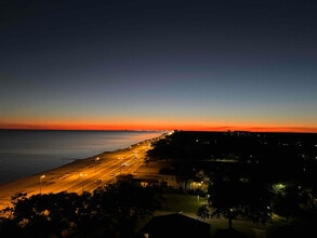 2228 Beach Dr in Gulfport, MS - Building Photo - Building Photo