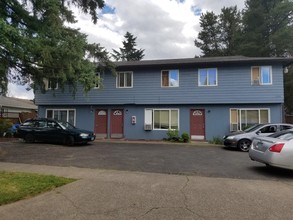 Cherry Hill Apartments in Newberg, OR - Foto de edificio - Building Photo