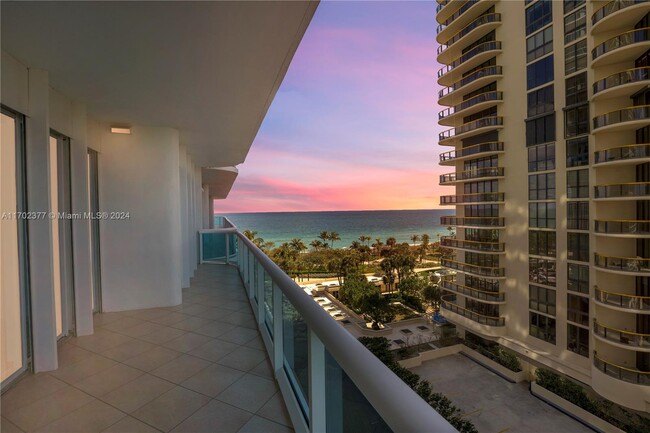 10101 Collins Ave in Bal Harbour, FL - Building Photo - Building Photo