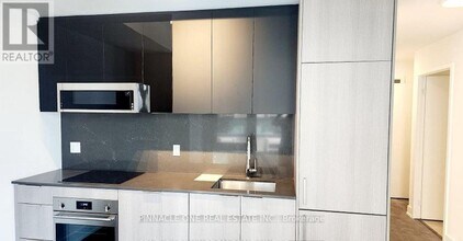 308 Jarvis St in Toronto, ON - Building Photo - Building Photo