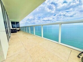 1830 S Ocean Dr in Hallandale Beach, FL - Foto de edificio - Building Photo