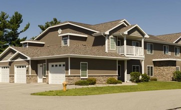 Wyldewood Village in Oshkosh, WI - Foto de edificio - Building Photo