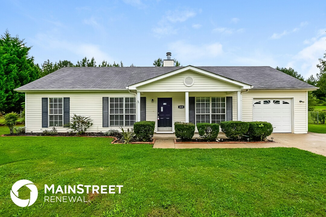 819 Rapid Ct in Mcdonough, GA - Building Photo