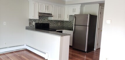 678 Savin Ave, Unit 2C in West Haven, CT - Building Photo - Building Photo