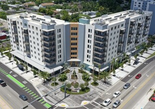 Pinnacle 441 in Hollywood, FL - Building Photo - Other