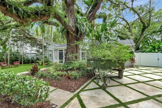842 NW 9th Ct in Miami, FL - Building Photo - Building Photo