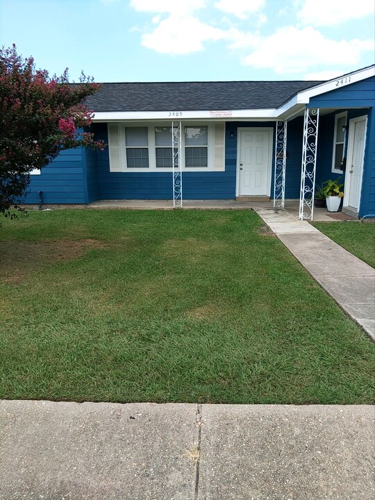 2409 Claire Ave, Unit 2409 in Gretna, LA - Foto de edificio