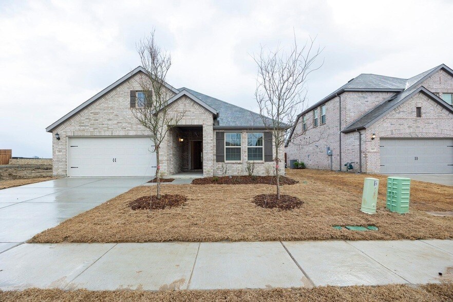 105 Corcovado Ave in Royse City, TX - Foto de edificio