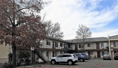 Alpine Apartments in Yuba City, CA - Building Photo - Building Photo