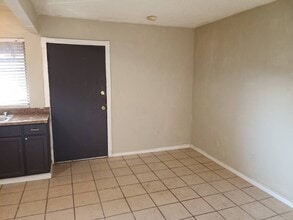 2209 Cedro Ct in Bakersfield, CA - Building Photo - Building Photo