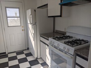 451 N Oakhurst Dr in Beverly Hills, CA - Building Photo - Building Photo