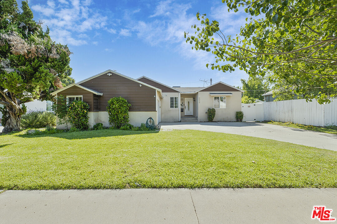 6638 Bovey Ave in Los Angeles, CA - Building Photo