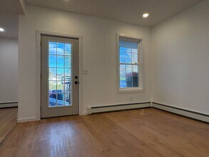 24 Willis St in Bristol, CT - Building Photo - Building Photo