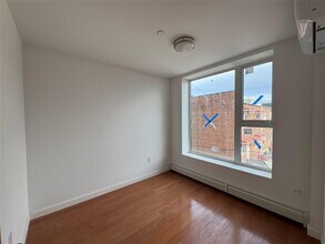 90-14 Whitney Ave in Queens, NY - Building Photo - Building Photo