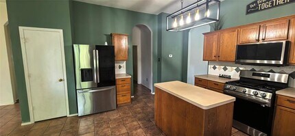 9815 Hallmark Ln in Pearland, TX - Building Photo - Building Photo