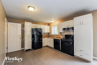 733 Watersedge Dr in Florissant, MO - Building Photo - Building Photo