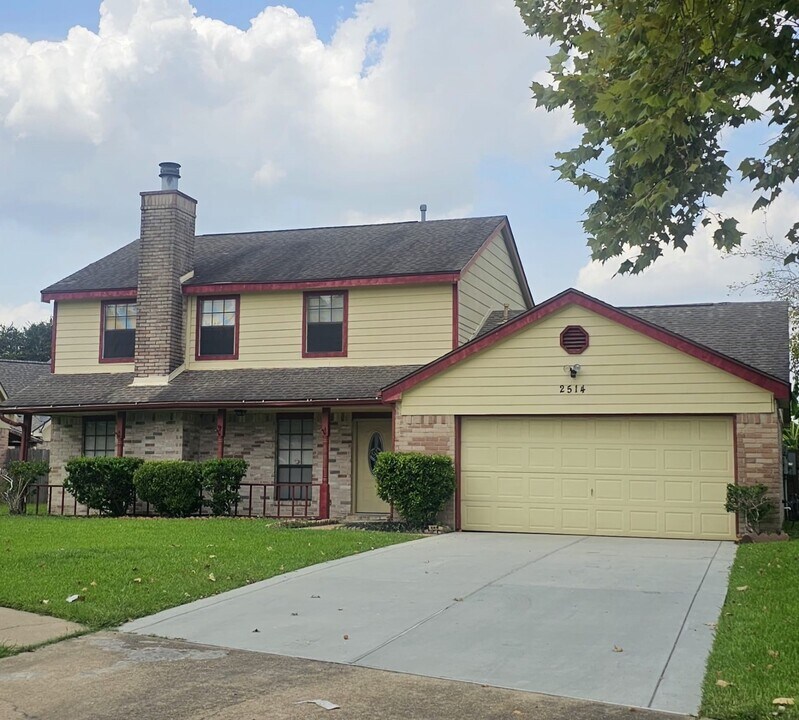 2514 Lance Ln in Stafford, TX - Building Photo
