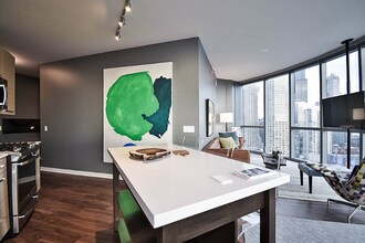 17 S Halsted St in Chicago, IL - Foto de edificio - Building Photo