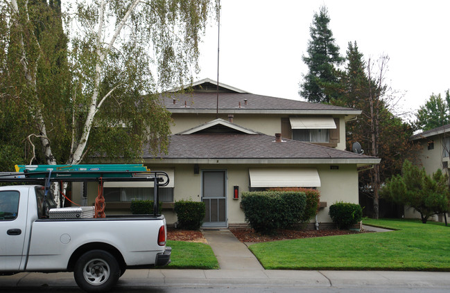 908 Dornajo Way in Sacramento, CA - Foto de edificio - Building Photo