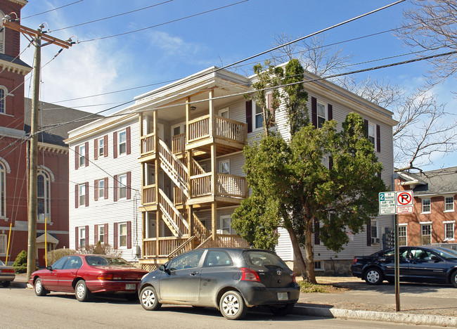 174 Seneca Ln in Manchester, NH - Foto de edificio - Building Photo