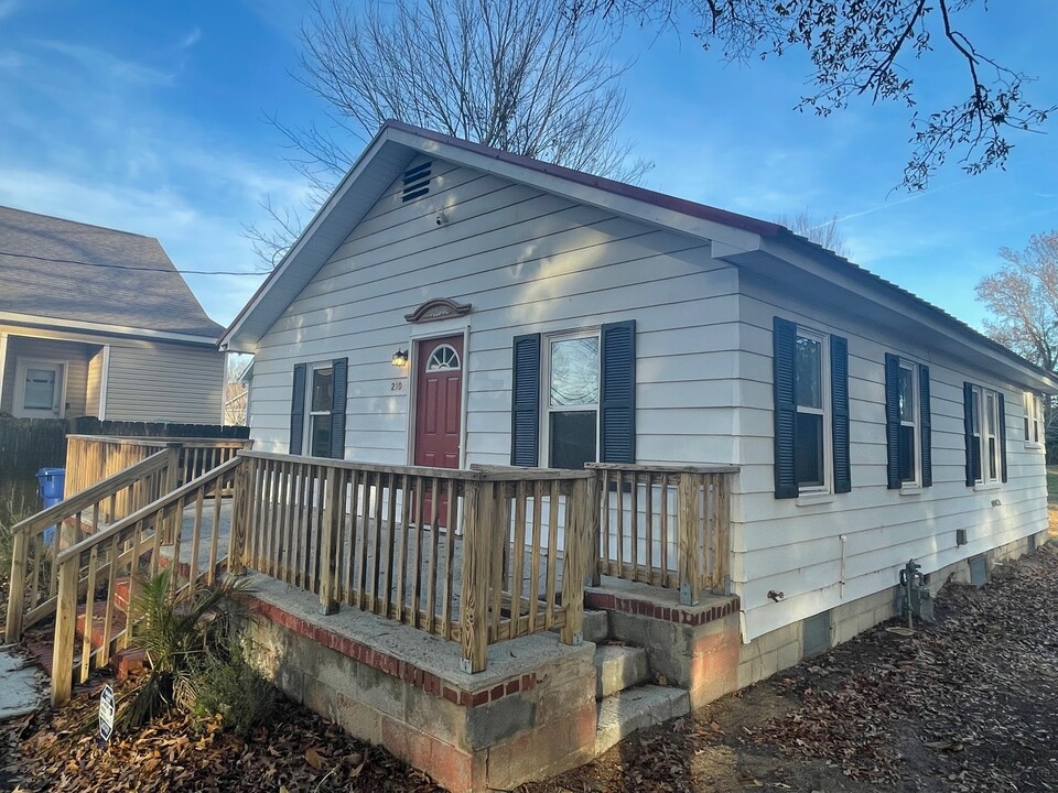 210 N 30th St in Wilmington, NC - Building Photo