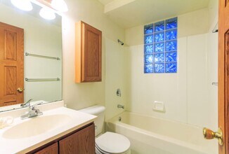 409 W Wilson St, Unit Apartment 3 in Madison, WI - Building Photo - Building Photo