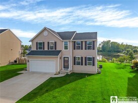 27 Middlebury Ln in Lancaster, NY - Building Photo