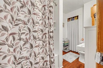 307 Pleasant St, Unit Upper in Mukwonago, WI - Foto de edificio - Building Photo