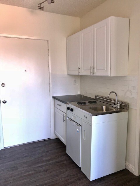 151 N Hoover St in Los Angeles, CA - Building Photo - Building Photo