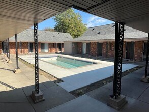 620 E Lincoln Ave, Unit 8 in Royal Oak, MI - Building Photo - Building Photo