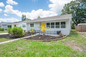 5442 9th Ave N in St. Petersburg, FL - Foto de edificio - Building Photo