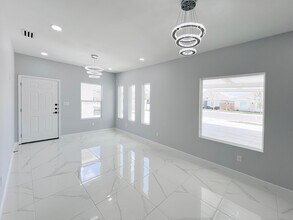 913 N Woodson Ave in Edinburg, TX - Building Photo - Building Photo