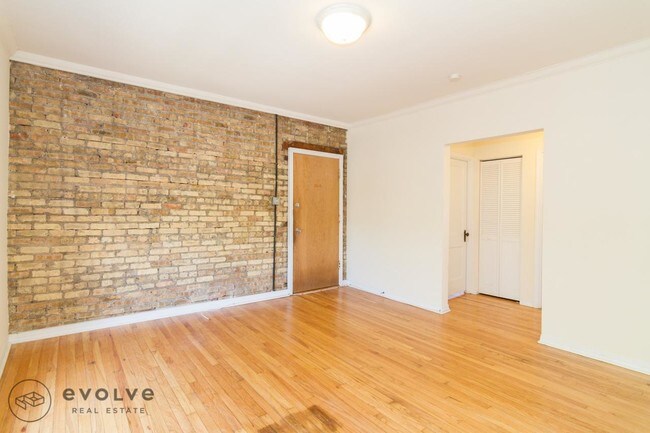 3000 N Whipple St-Unit -3008-3 in Chicago, IL - Building Photo - Building Photo