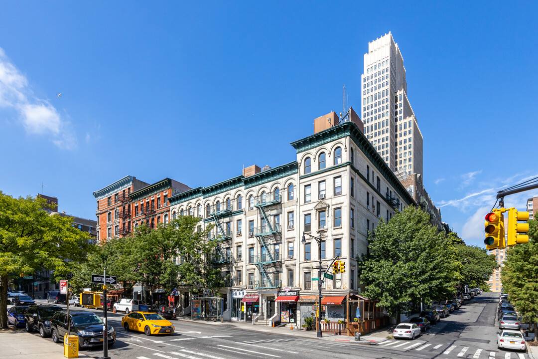 1274 Amsterdam Ave in New York, NY - Building Photo