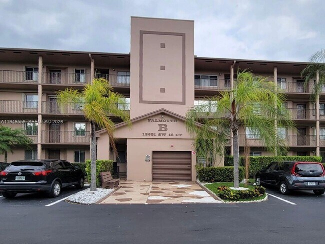 12651 SW 16th Ct in Pembroke Pines, FL - Foto de edificio - Building Photo