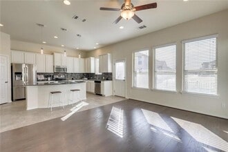 2105 Town Centre Dr in Round Rock, TX - Building Photo - Building Photo