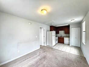 340 Perry St in San Marcos, TX - Building Photo - Building Photo