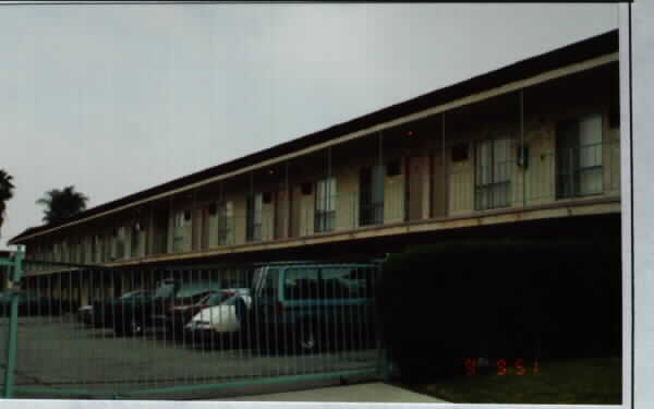 Royal Gardens I in North Hollywood, CA - Building Photo - Building Photo