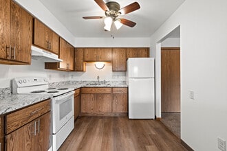 Mayville Heights Apartments is a convenient 55+ senior living community with HEAT AND WATER INCLU... in Mayville, WI - Foto de edificio - Building Photo