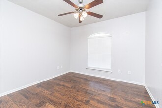 10006 Diana Dr in Killeen, TX - Building Photo - Building Photo