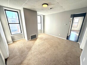 1 Russell Pl in Watervliet, NY - Building Photo - Building Photo