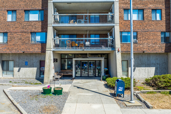 Wallace Tower in Fitchburg, MA - Foto de edificio - Building Photo