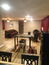 514 Laurel Ave, Unit Guest House in South Pittsburg, TN - Building Photo - Building Photo