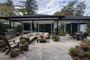 2212 Linda Flora Dr in Los Angeles, CA - Building Photo