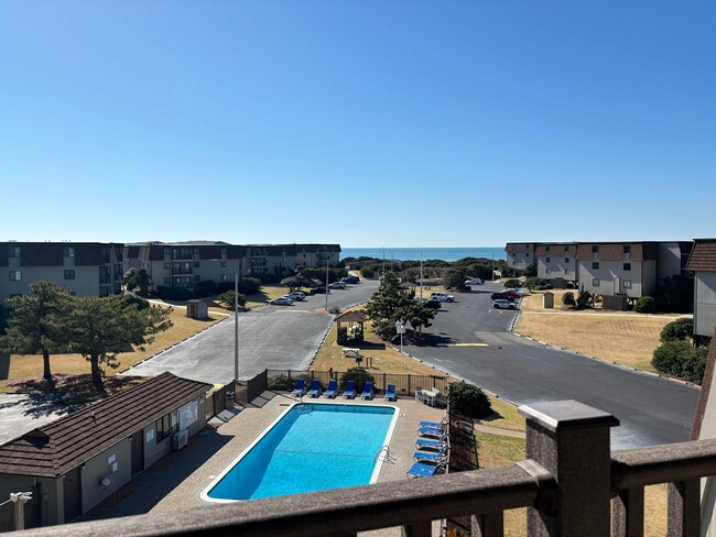 2008 E Fort Macon Rd in Atlantic Beach, NC - Foto de edificio - Building Photo