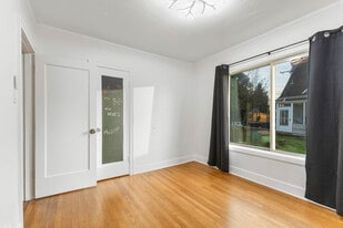710 Prospect Ave N in Kent, WA - Building Photo