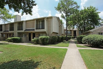 Bankside Village in Houston, TX - Building Photo - Building Photo