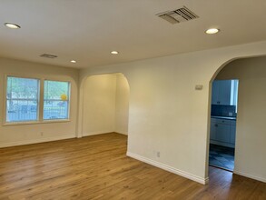 8064 Sepulveda Blvd in Panorama City, CA - Building Photo - Building Photo