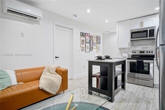 1720 SW 11th St in Miami, FL - Building Photo - Building Photo